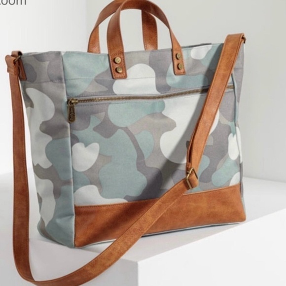 Thirty One Step Up Tote in Soft Camo with Monogram in Caramel Thread! Preowned!! - Picture 7 of 9